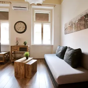 https://standard-apartment-by-hi5-nyugati-square.inbudapesthotels.com